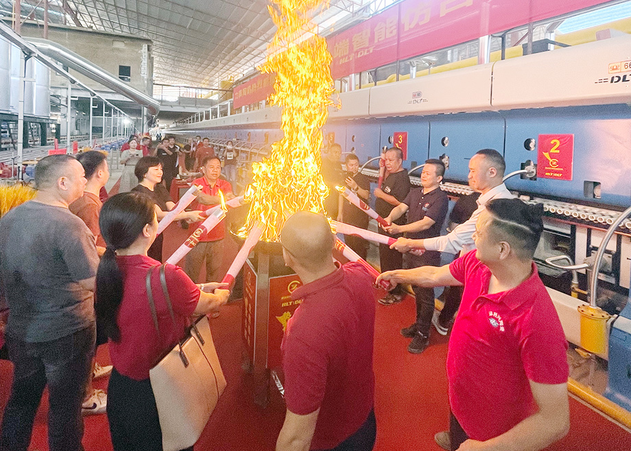 追“智”逐“綠”！力泰陶機又一高效智能仿古磚整線點火